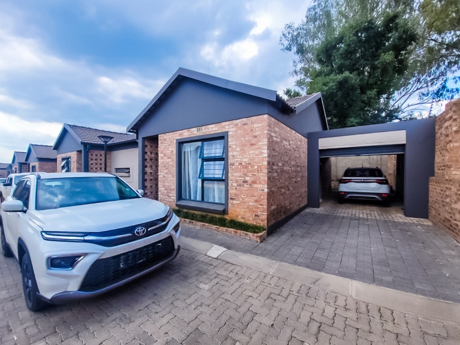2 Bedroom Property for Sale in Van Der Hoff Park North West